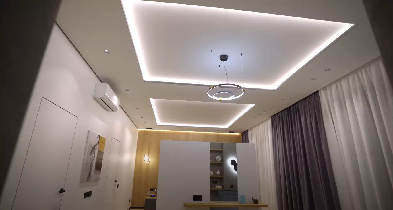 Натяжной потолок с подсветкой ниш, фото 1