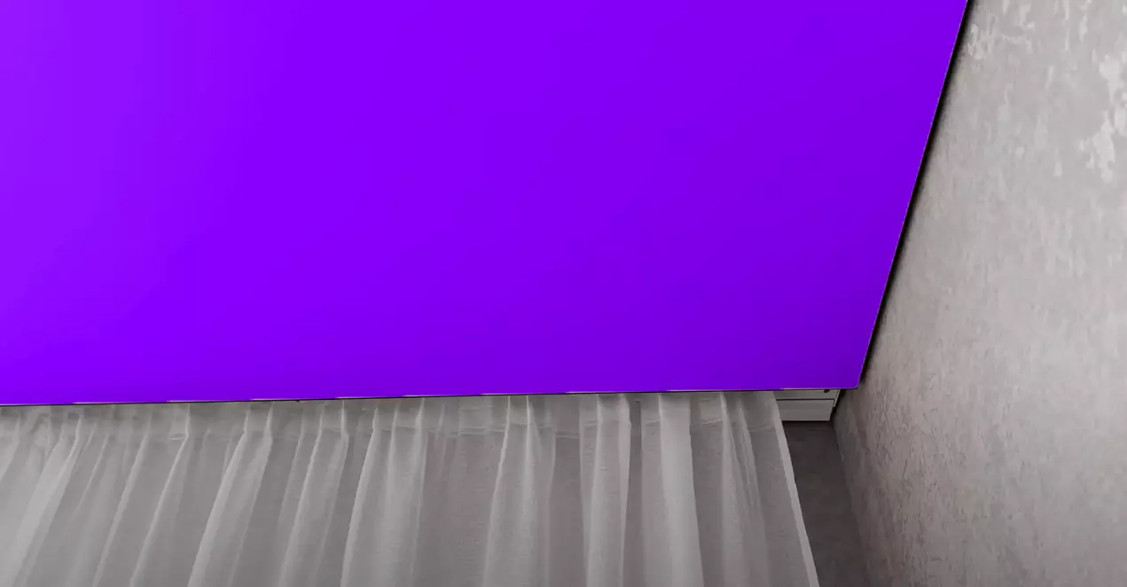 Фиолетовый натяжной потолок с подсветкой