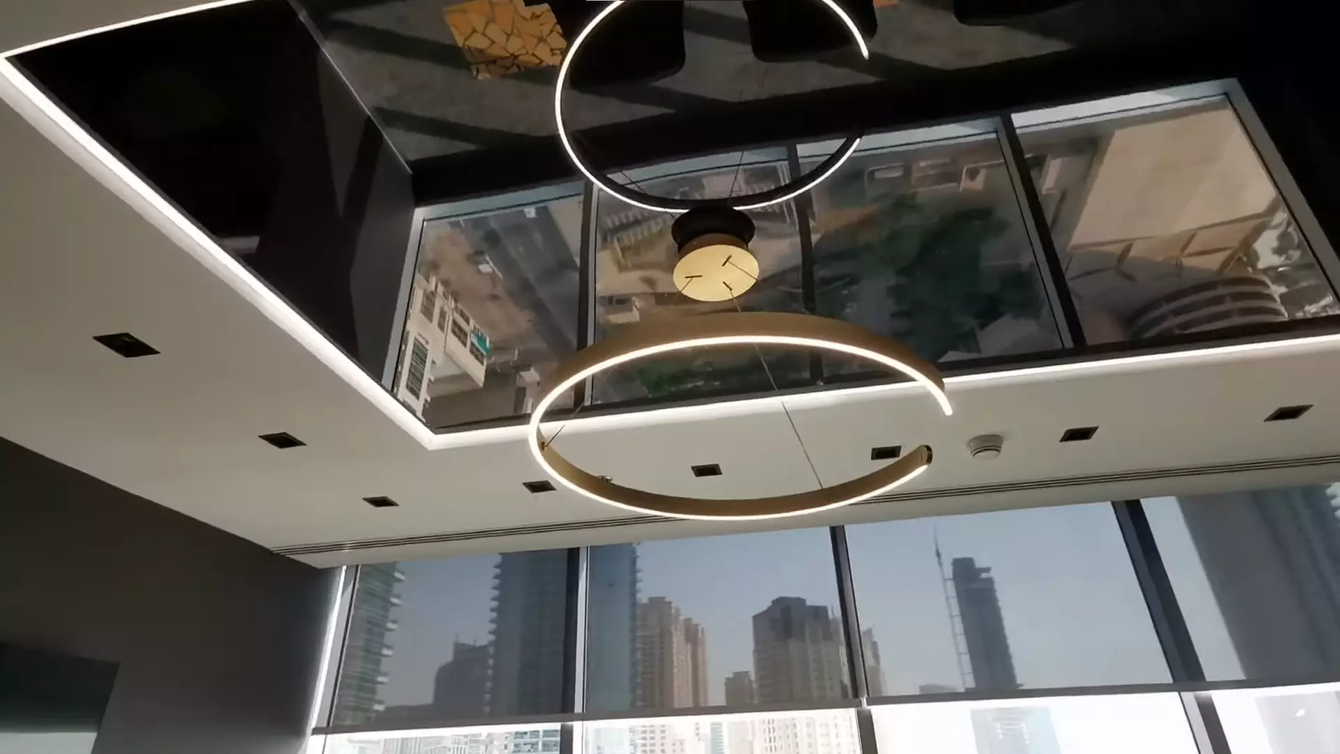 Двухуровневые натяжные потолки в зал, фото 3